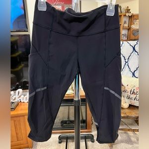 Lululemon short leggings size 6